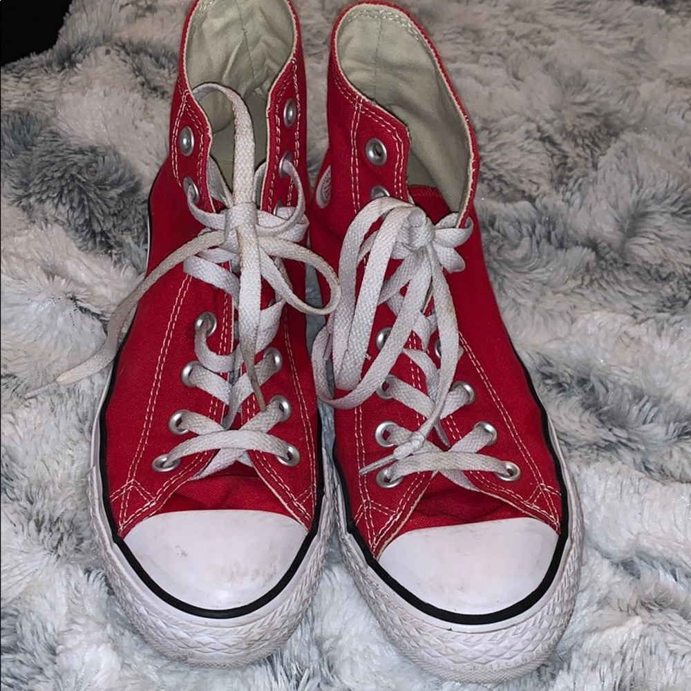 Red Converse !